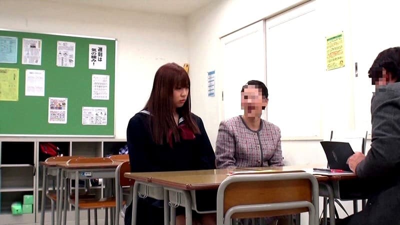 「ママが傍にいるのに…」ロリ猥褻校内痴●