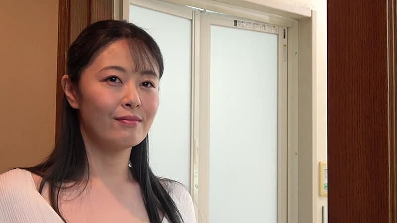 熟妻ドラマ 夫が外出中に親戚のおじさんが訪ねて来て… 生保レディの熟れた女は訪問先でエロおやじに…