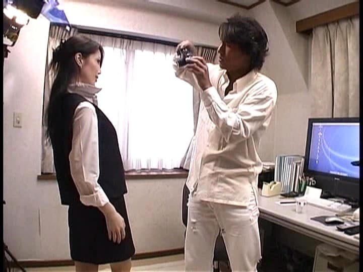 不倫の温床！！社内の男と肉欲をむさぼる人妻達