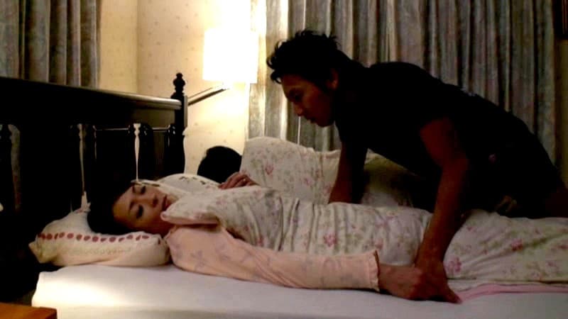 近親相姦 夜●いされた母 夫の寝ている横で息子から…