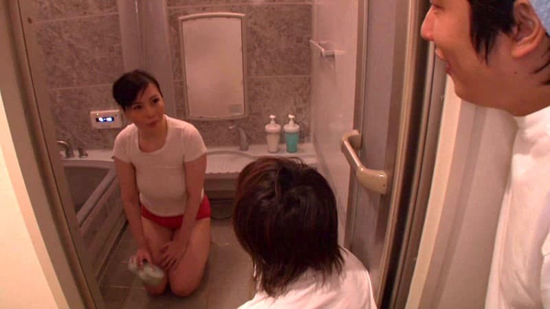 超本格官能近親エロ絵巻 友達の母親を、友達の目の前で、犯しまくった少年達。 仁美麗華