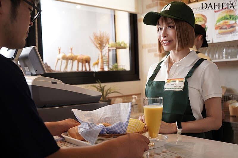 某有名ハンバーガー店で働き始めた巨乳人妻と、チャラいヤリチン大学生バイト君の歳の差セクハラ不倫映像が流出してます。 入田真綾