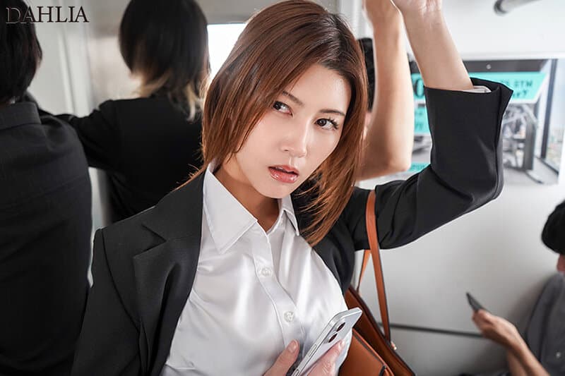 勝ち気な母親を俺が雌にします シリーズ累計売上9万部越え超人気コミックを実写化！ 美乃すずめ