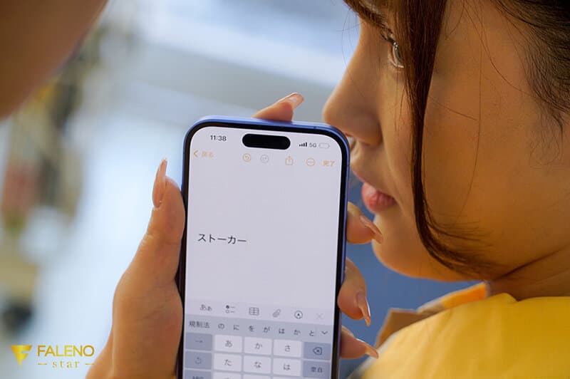 バイト先のコンビニで軽蔑していた変態店長と二人だけの深夜シフト…絶対に嫌なのに屈辱のクンニ失禁で理性崩壊。ガニ股イキし続けた女子大生 御園もも