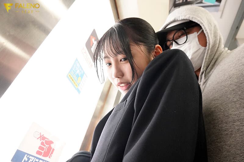 毎朝の通学で股間を弄られM覚醒させられた相手は… 浜辺やよい