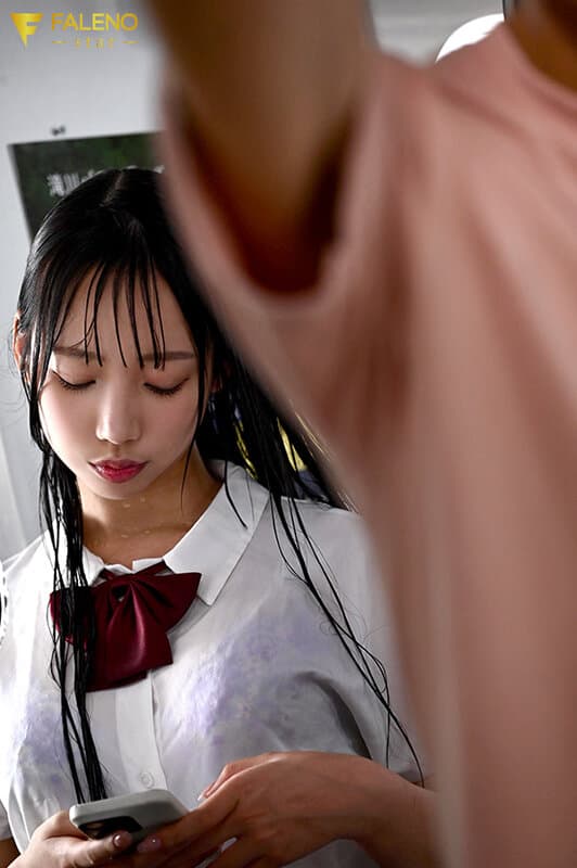 突然のゲリラ豪雨で…透けパイをこってり弄られてしまう全身びしょ濡れ女●●生 与田りん