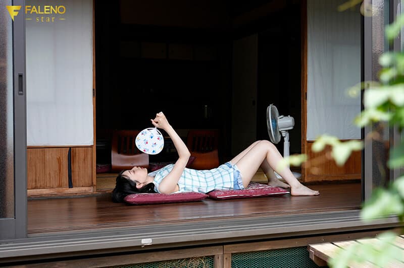 田舎の置屋 小さいころから育った村の男を癒す純朴美少女 時田亜美