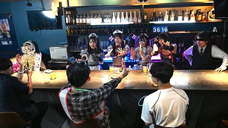 コンカフェ店長とグルで仕込んだ一夜！海外サプリのカクテルでエロ堕ちした地雷系女子店員たちとハメ狂うキメセクパーティ