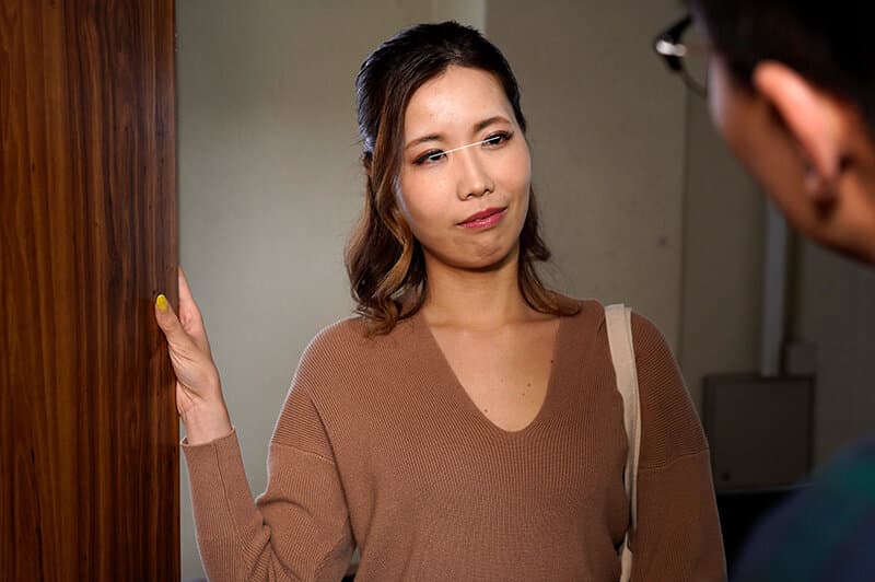 抜きの世話までしてくれる夢の家政婦 共働きの妻が出張で一週間家にいないので、AV観てオナニーし放題だと喜んでいたら、妻が気を利かせ家政婦を頼んでいたらしく、予定が大幅に狂った！が、もう抜きたくて抜きたくて我慢出来ない！！なので家政婦の目を盗んで…