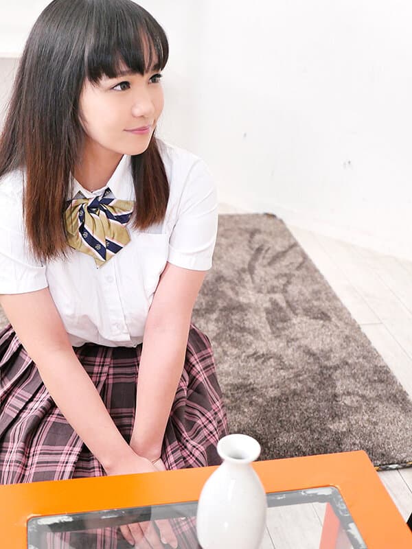 サエない俺に同情した女子○生の娘に「擦りつけるだけだよ」という約束で素股してもらっていたら互いに気持ち良すぎてマ○コはグッショリ！でヌルっと生挿入！「え！？入ってる？」でもどうにも止まらなくて中出し！ 音羽美玲