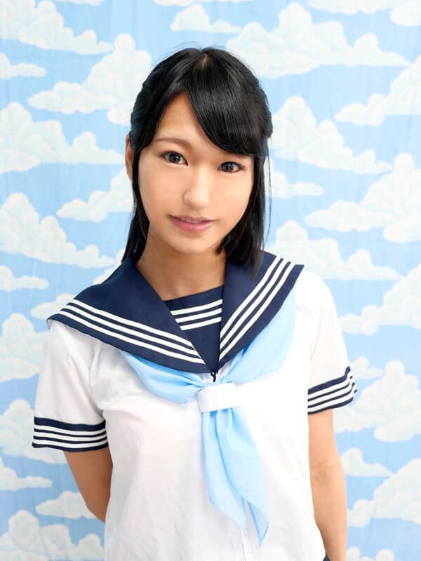 代々木で見つけた優しい女子校生に18cmメガチ○ポを素股してもらったらこんなヤラしい事になりました。 渚ひまわり