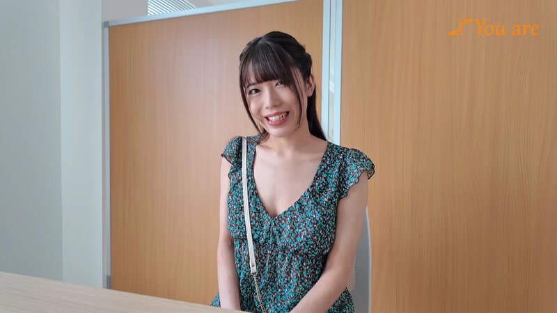 面接に来た下乳がエロいGカップ隠れ巨乳の保育士、仕事終わりに隠れてオナニーばっかりしている保母さんに即日中出しハメ！