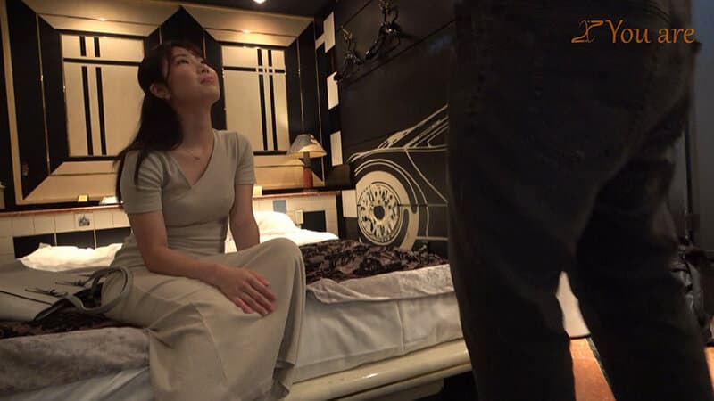 沖縄から旅行に来たツルツルの天然娘をナンパしたらねっとり系のドスケベだったので巨根で奥に中出しでヨガらせてみた