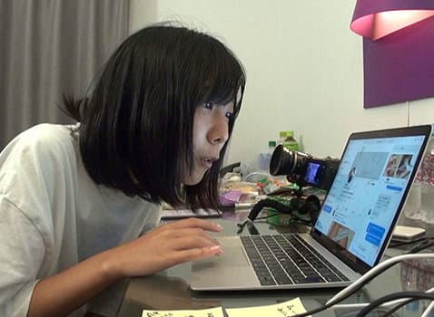 裏垢未成年だと思ってノコノコとパパ活にやってきたオジサンをガチ顔出しでAV出演！ 四宮繭