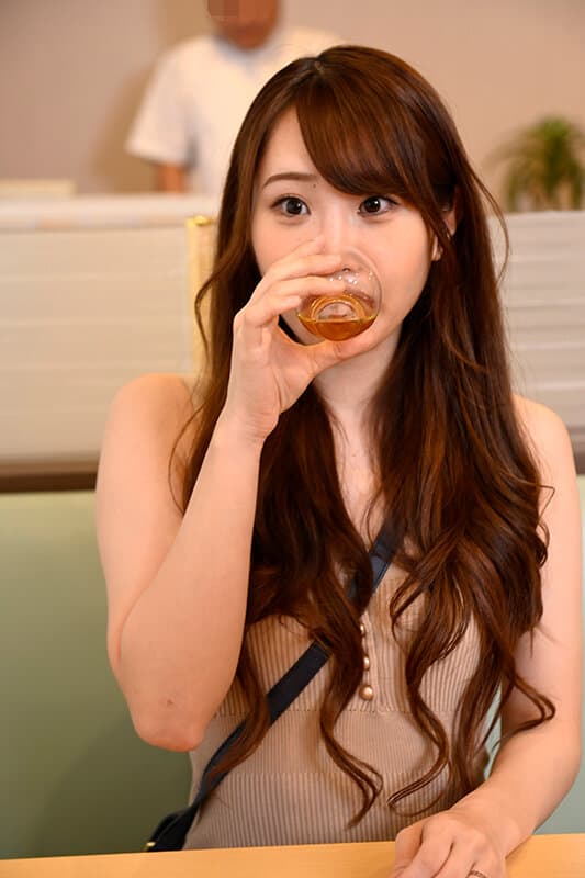 性感オイルマッサージにハマった若妻・清華さん/五十嵐清華