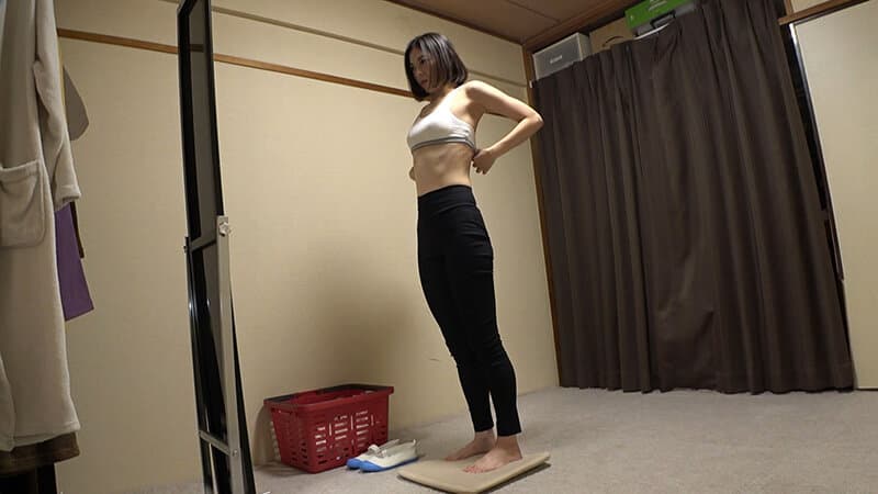 卯水咲流 ムチムチ美尻 神ブルマ 美少女やぽっちゃり娘らにピチピチブルマ＆体操着を着せ、ハミパン、ムレムレワレメを毛穴まで見えるほどの超ドアップ接写！さらに尻コキ、着衣お漏らし放尿やブルマぶっかけ等ブルマ好きに送る完全着衣フェチAV