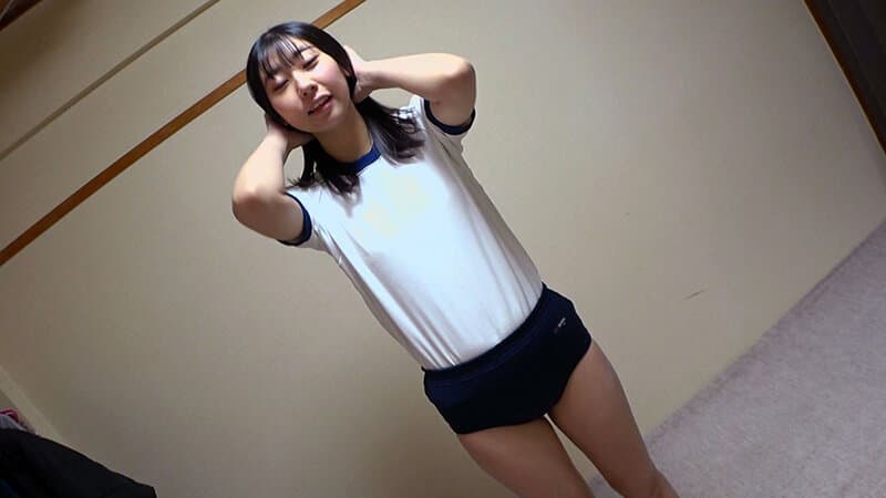 片寄しゅうかムチムチ美尻 神ブルマ 美少女やぽっちゃり娘らにピチピチブルマ＆体操着を着せ、ハミパン、ムレムレワレメを毛穴まで見えるほどの超ドアップ接写！さらに尻コキ、着衣お漏らし放尿やブルマぶっかけ等ブルマ好きに送る完全着衣フェチAV