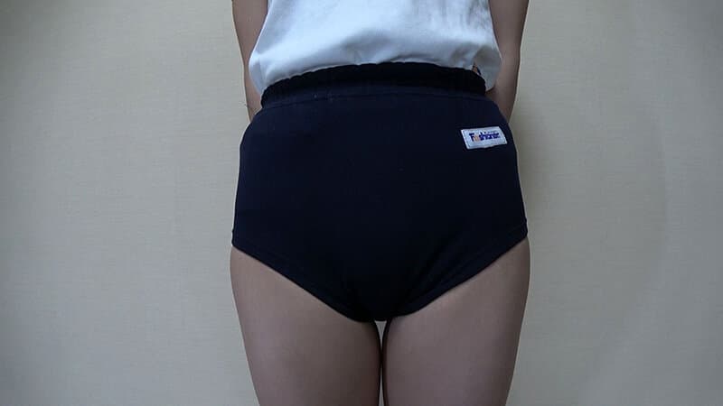 新セリナ ムチムチ美尻 神ブルマ 美少女やぽっちゃり娘らにピチピチブルマ＆体操着を着せ、ハミパン、ムレムレワレメを毛穴まで見えるほどの超ドアップ接写！さらに尻コキ、着衣お漏らし放尿やブルマぶっかけ等ブルマ好きに送る完全着衣フェチAV