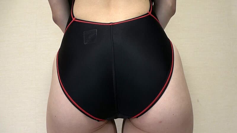 比嘉まりあ 濡れてテカってピッタリ密着 神競泳水着 可愛い女子の競泳水着姿をじっとりと堪能！着替え盗撮から始まり貧乳から巨乳にパイパン、ハミ毛、ジョリワキ等のフェチ接写やローションソーププレイや競泳水着ぶっかけ等を完全着衣で楽しむAV