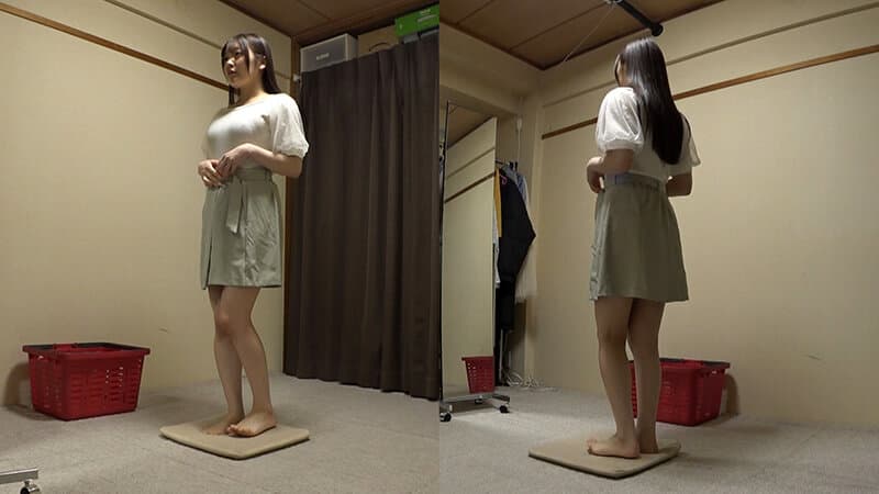 及川莉央 濡れてテカってピッタリ密着 神スク水 可愛い女子のスクール水着姿をじっとりと堪能！着替え盗撮から始まり貧乳から巨乳にパイパン、ハミ毛、ジョリワキ等のフェチ接写やローションソーププレイやスク水ぶっかけ等を完全着衣で楽しむAV