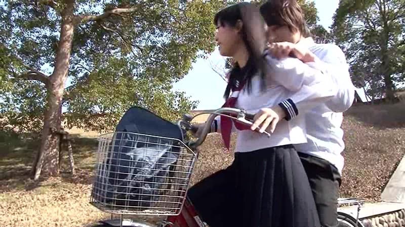 禁断の寝取りサイクリング 親友の彼女を2人乗りで意識しちゃって自転車SEX