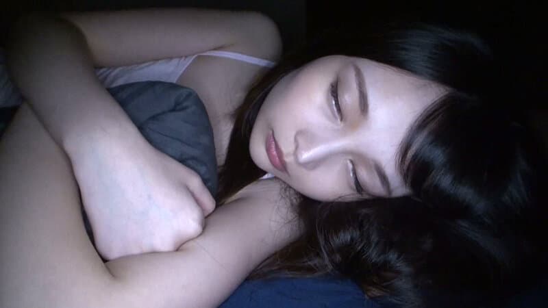 跡美しゅり 暗闇でイタズラ中出し