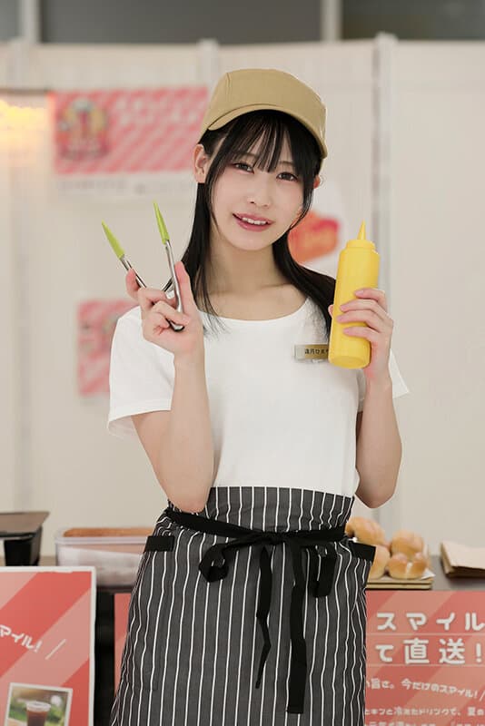 【配信限定】人気 AV 女優が挑戦！商業スペースでイカサレホットドッグ販売！逢月ひまり 小坂ひまり