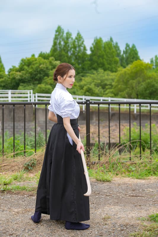 薙刀術三段全日本3位！素人麗しママが息子の私立小学校の為にAVデビュー！その強さに惨敗し、キレた野獣三兄弟が中出し3発×顔射3発の無残レ●プ！ 橘奏海