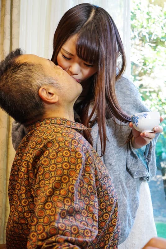 弱者のフリした変態ジジイ 若い娘7人にヤりたい放題