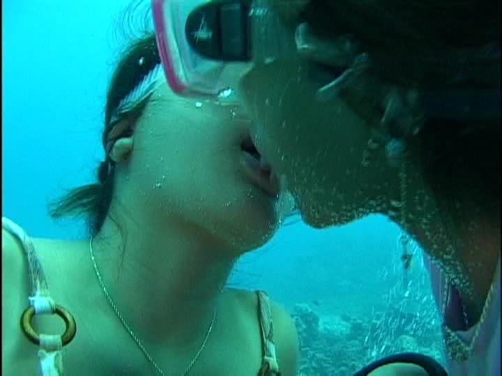AQUA SEX ～南の島で水中FUCK！～