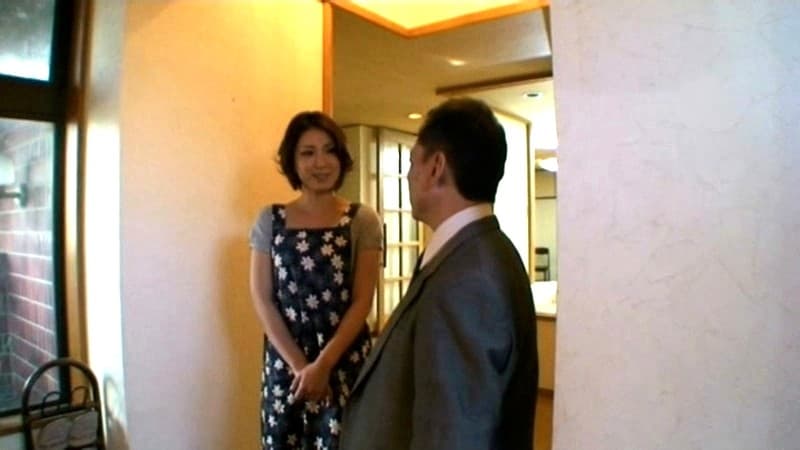 隣の旦那が出掛けたら、留守宅の若妻を可愛がってあげる 4