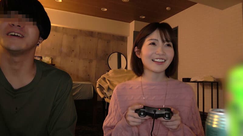 幼馴染と相部屋で甘酸っぱ～いほろ酔いSEX！！終電逃して泊まりに来たまりちゃん。イチャラブ最高の距離感で大興奮！ 小春まり