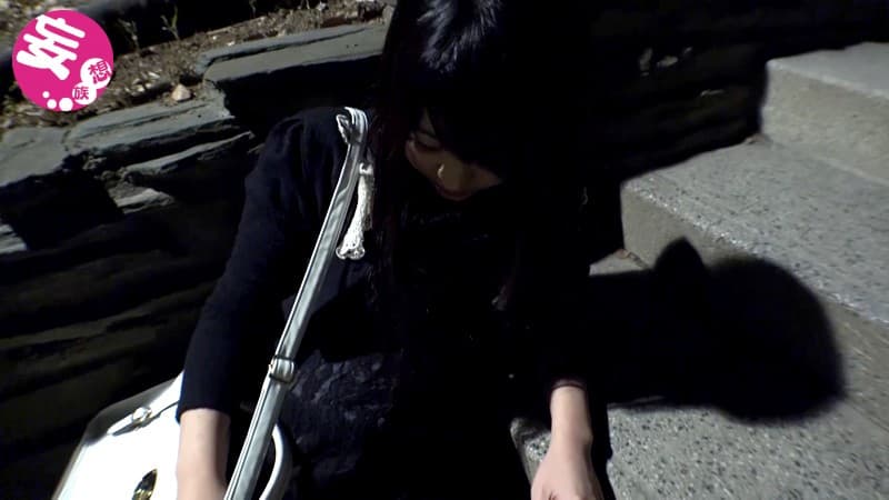 リアル！泥●女に媚薬飲ませてヤリまくり！処女膜破裂映像公開 もはや日常生活不可 友達も誘ってヤりまくっちゃいました 倉木ひな 朝霧まゆ