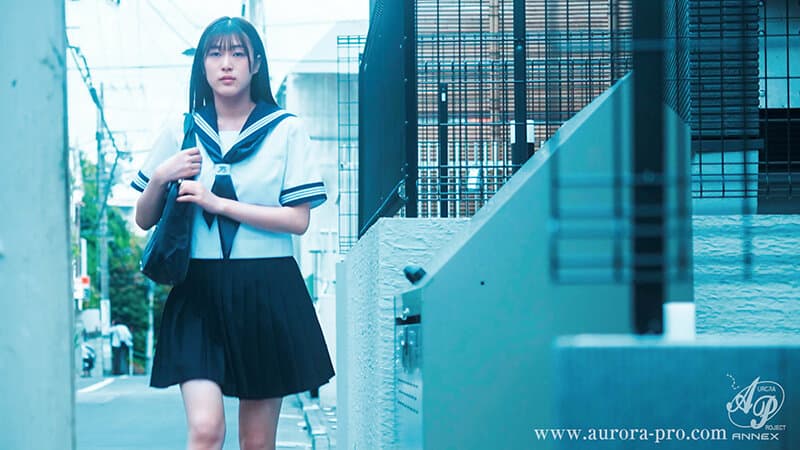 「おじさんに滅茶苦茶にされたい…」中年チ〇ポ偏愛女学生 汗塗れのオジサン達に汚されて絶頂中出し淫乱堕ち 下卑た小父様たちに輪されるって蕩けちゃう…。 高城なぎさ