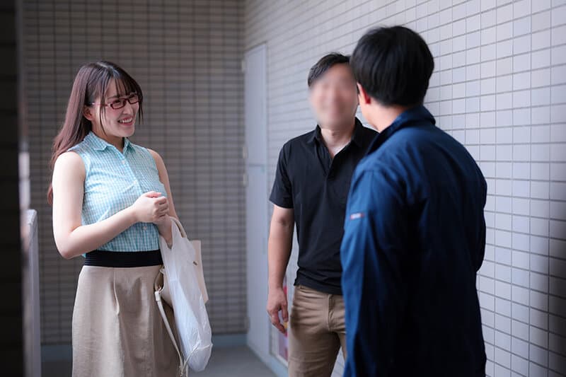 自宅でこっそり売春していたら管理人に見つかり脅されオナホに堕ちた巨乳妻 美波汐里