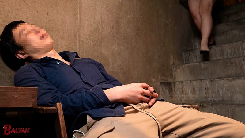 おばさんマ〇コで不本意射精！快楽に正直な体は気持ちとは無関係に反応して…