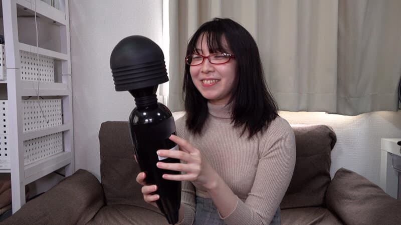 ふにゃふにゃ笑顔のメガネおねえさん イク時は下品メス顔！絶倫デカチンで何回もイカされ、ヨダレ垂らして白目剥きアヘ堕ち