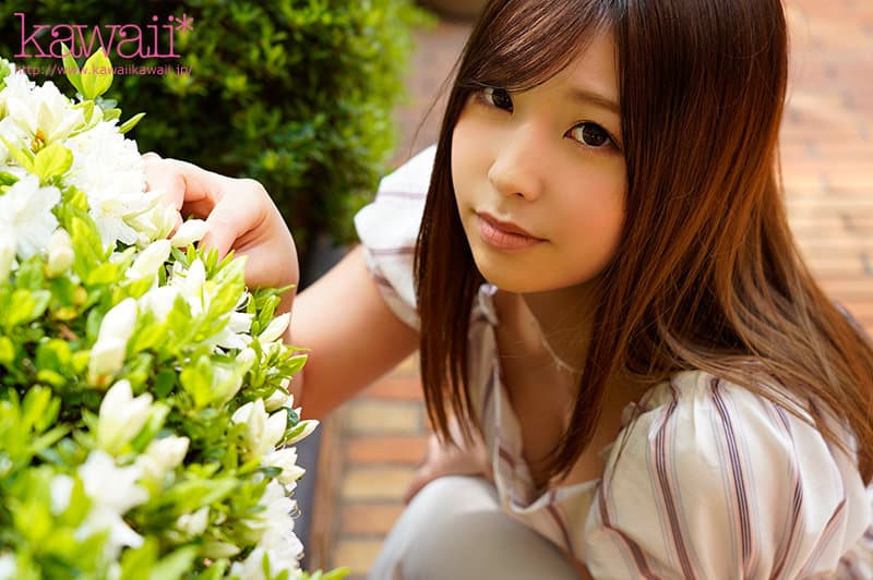 「M男クン、この指と～まれ！」見た目は清楚、中身はドS！？自慢の手コキで抜きまくりドピュドピュドピューン！12連発ヌキヌキ衝撃デビュー！ 柚葉あおい