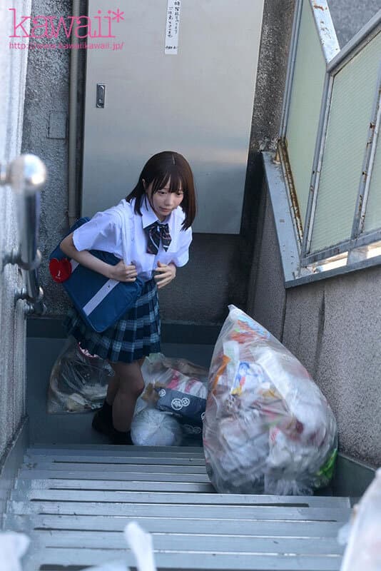 隣人のゴミ部屋で異臭巨漢おやじに監禁調教...抜かずの連撃中出し種付けプレス43発で孕まされた制服女子の末路… 日向由奈