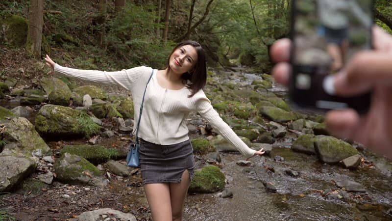 長身美女が言いなりになるナマ中出し乱交温泉旅行 木野々葉えりか