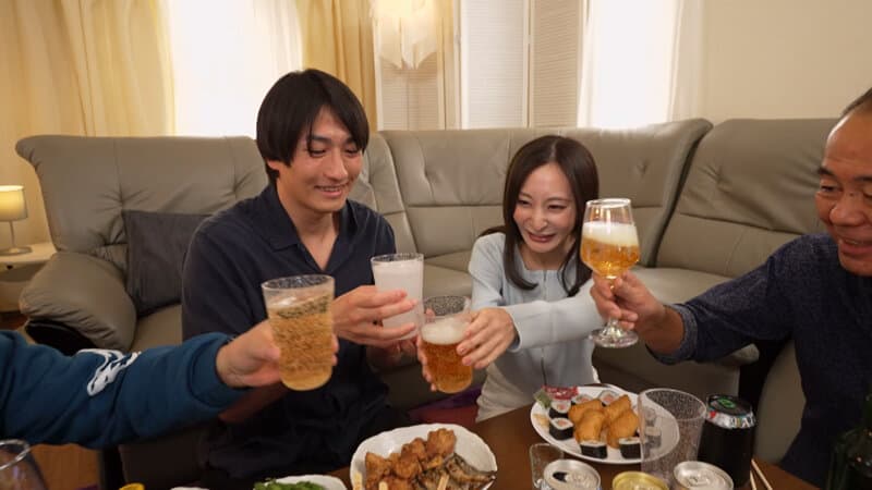 「足立友梨」を本気で酔わせたら～性欲暴走リアルSEXドキュメント