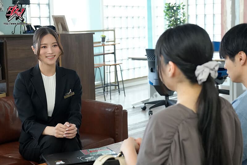 【人生で最も特別な日ーそれは結婚式─】新婦の目を盗んで、何度も何度も繰り返す生ハメ強●ズコバコSEX！唾液を絡ませて腰を振りまくる変態ウエディングプランナー 白峰ミウ