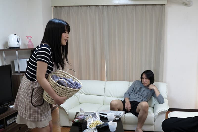 中出しさせてくれるボインで優しいアパートの美人な大家さん 綾瀬れん