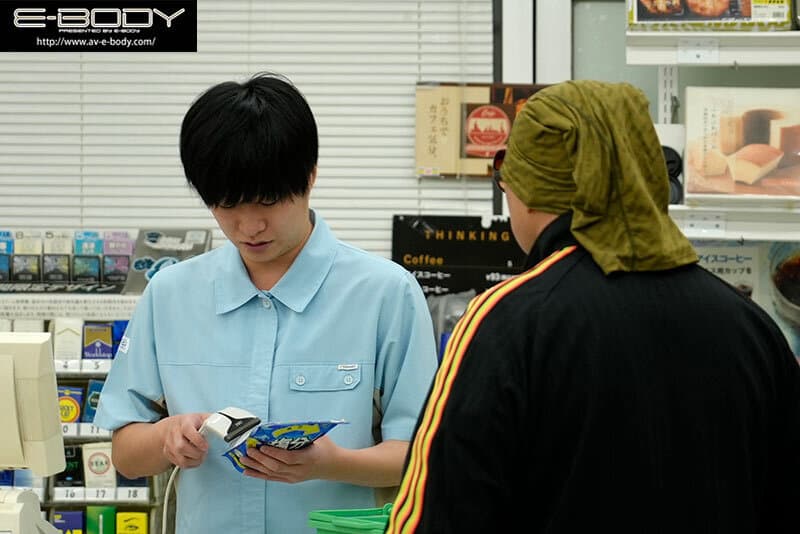 繁華街で働く平凡なコンビニ店員の僕がスタイル抜群な大人気キャバ嬢と夢みたいな恋愛をした 七瀬アリス