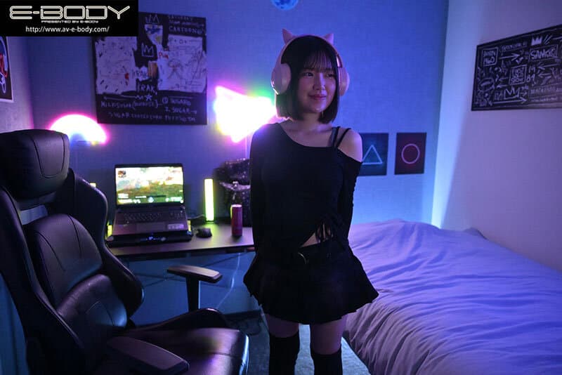 e-スポーツ全国ベスト8の美少女プロゲーマー 脱いだらまさかのチート級ロリGcup巨乳 AVモード突入デビュー 中山みずき