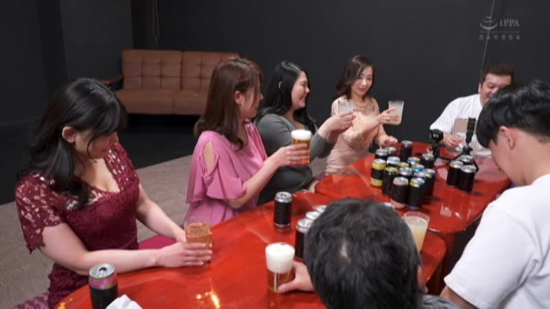 淫乱SEX合コン・乱交バージョン！だれが見ててもお構いなし、どんな場所でもSEXしまくる男と女！チ○コとマ○コが入乱れる極秘飲み会！