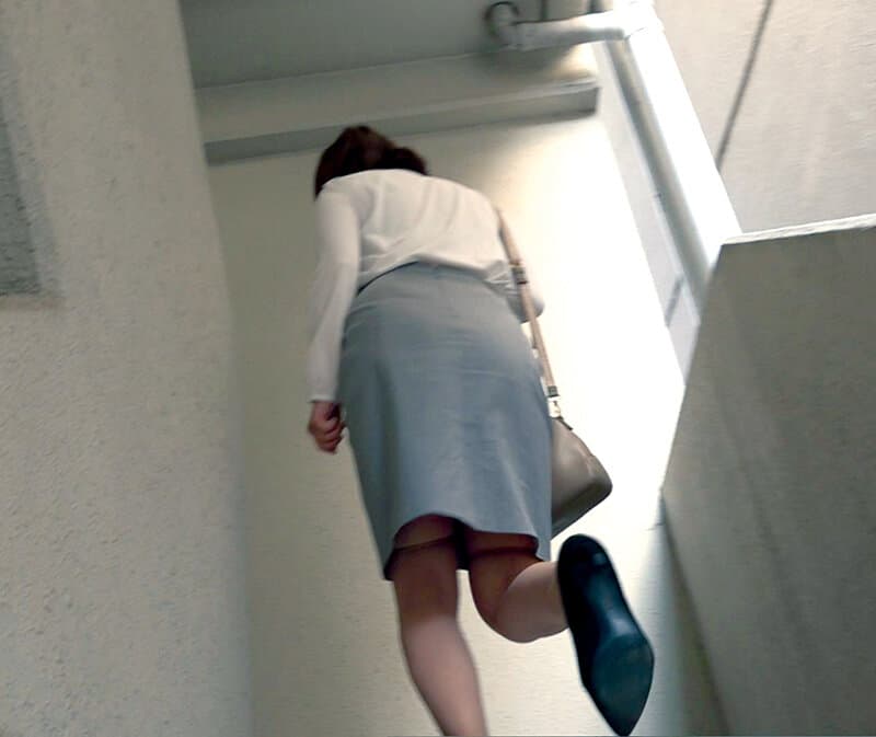 ［閲覧注意］輪●レ●プ映像 ノーカット無編集「婦女強●犯罪記録」 無限絶頂！ クロロホルムとスタンガンで昏●、媚薬で錯乱 激しく抵抗する熟妻に容赦無い連続追撃中出しピストン！子宮の奥底までえぐり突かれ壊され堕ちて行く… 秋元美織