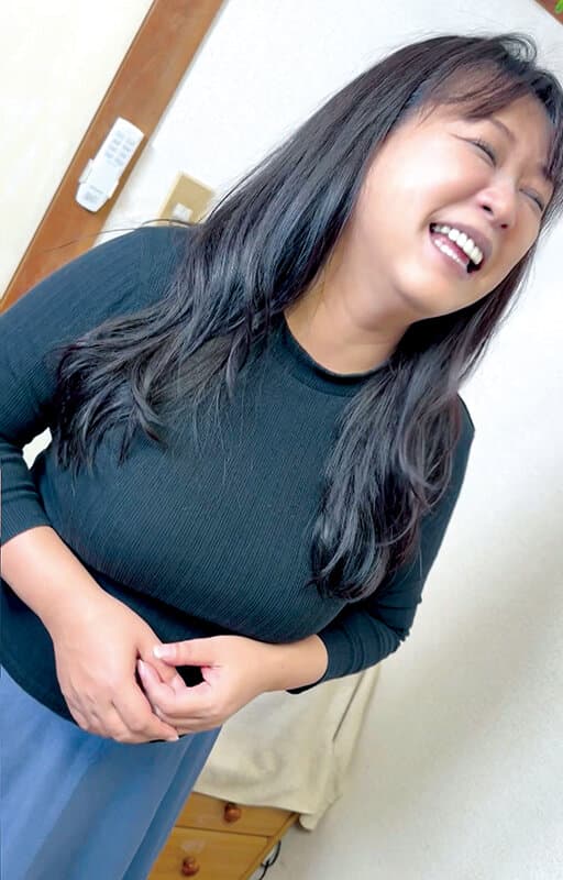 ［求人募集・素人面接］ 弊社の事務員を募集したらGカップの爆乳ムチムチおばさんが来た。色々訳アリなのでAV出演しないか口説いたら結構ドスケベだった！ 桐島明日香