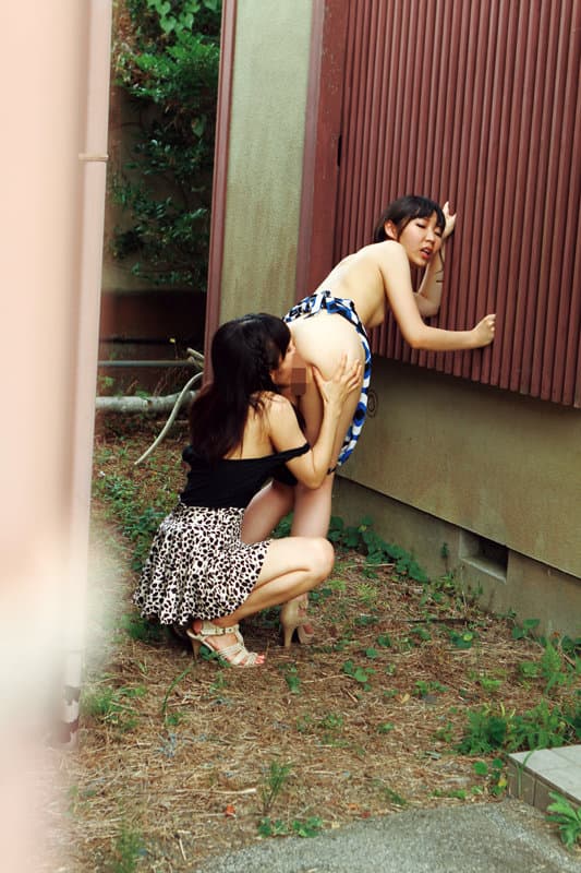 野外露出レズビアン