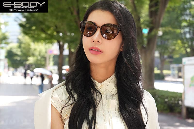 海外から緊急帰国 パ○コレ出場アジアンモデルがバキバキBODY引っ提げて鮮烈のAVデビュー 東雲つばき